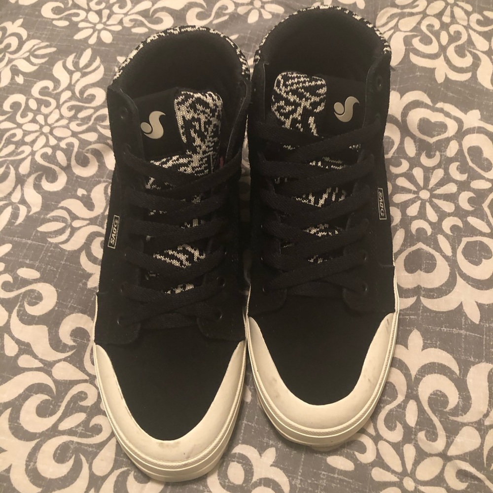 DVS with Vaporcell+ comfort cushioning.